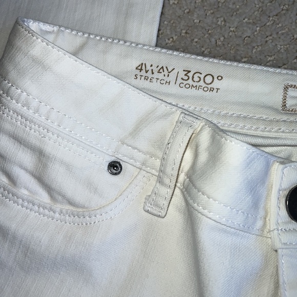 DL1961 Coco Curvy Straight Jeans, Size 28 - Picture 4 of 8